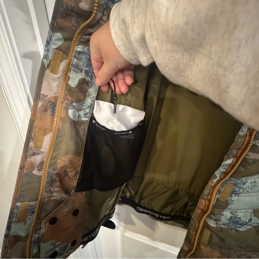 Obermeyer Tuscany II Jacket Ski Snow Jacket in Vintage Camo